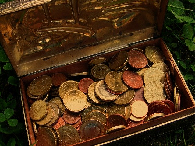 pokladnička s mincemi